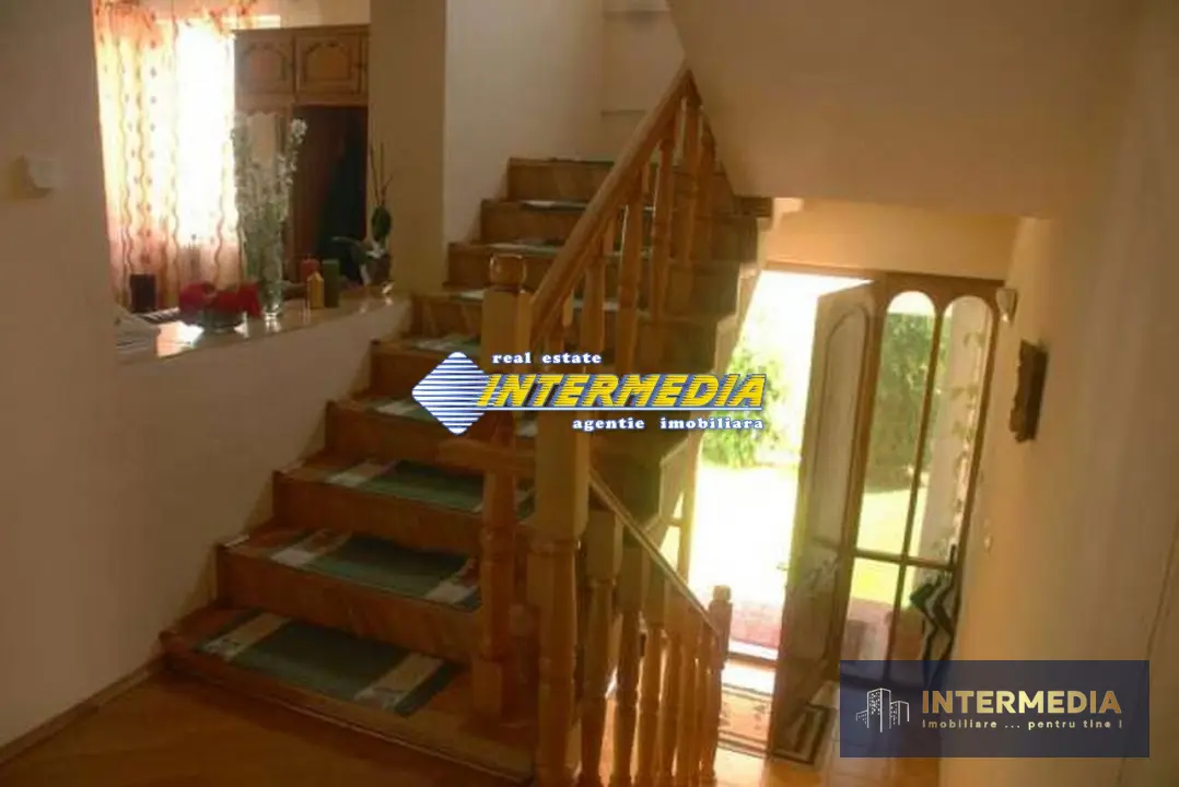 Casa superba de vanzare cu 8 camere in Alba Iulia zona Centrala, fotografia 4