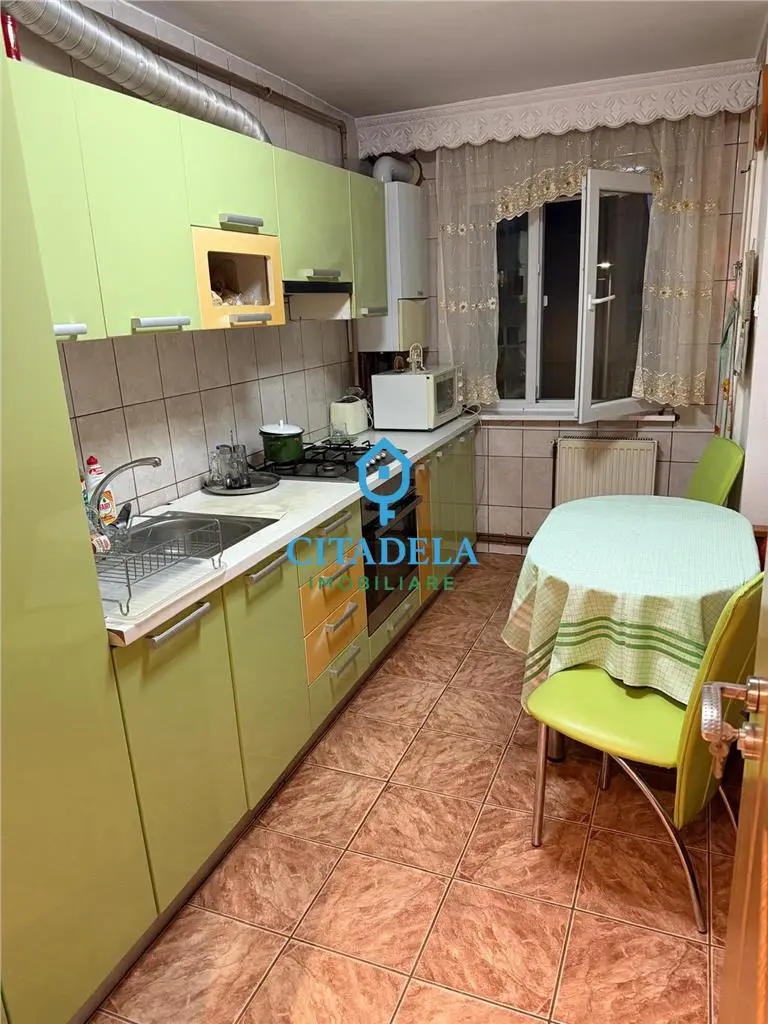 Apartament cu 2 camere, 70 mp, zona Stadion - Cetate, Alba Iulia, fotografia 2