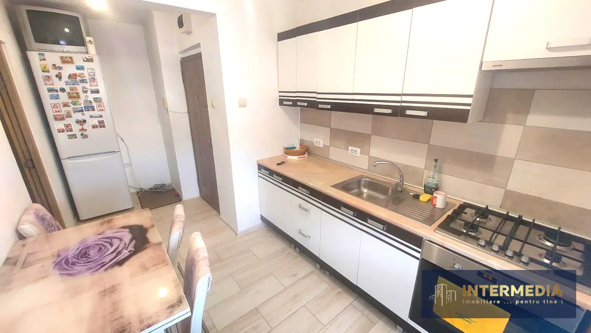 Apartament cu 2 camere în zona Cetate, etaj 2, mobilat și utilat, cu parcare, fotografia 6