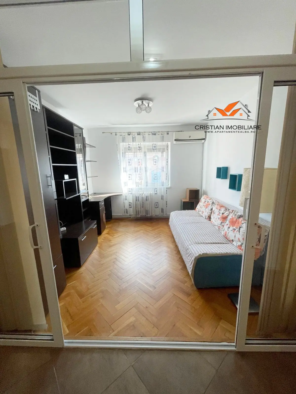 Apartament cu 4 camere decomandat, etaj 3, mobilat și utilat, în Cetate, fotografia 3