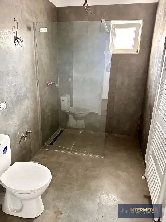 Casă de vânzare, 245 mp utili, teren 446 mp, compartimentată în 5 apartamente, fotografia 12