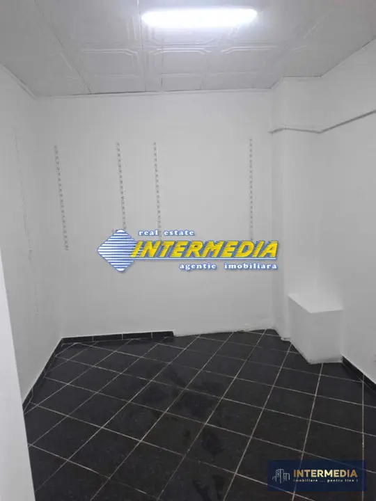 Spatiu comercial/birouri 30 mp. cu Vitrina Bulevard Alba Iulia zona Stadion, fotografia 2