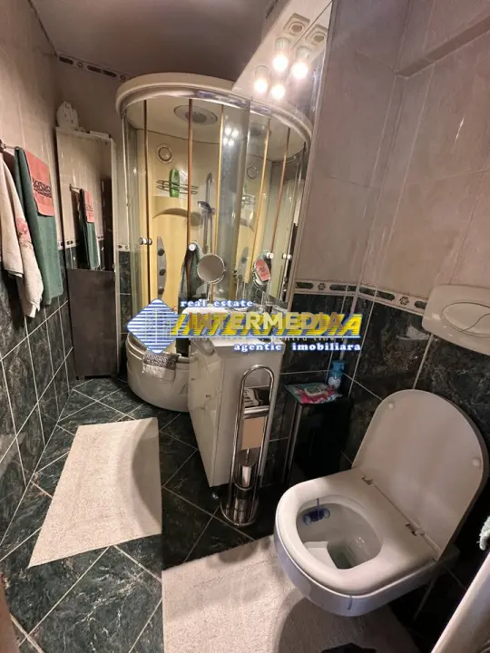 APARTAMENT 2 Camere Decomandate, Etaj 1, Zona CETATE M-uri, Mobilat Complet, fotografia 4