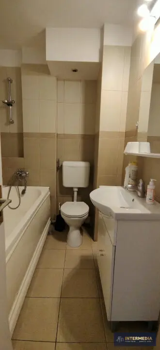 Apartament cu 4 camere, decomandat, în zona centrală din Alba Iulia, mobilat și utilat, fotografia 3