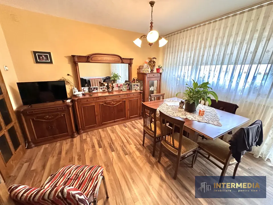 Vanzare Apartament 4 camere modificat in 3 CETATE M-uri vedere Parc 2 bai 2 balc, fotografia 1