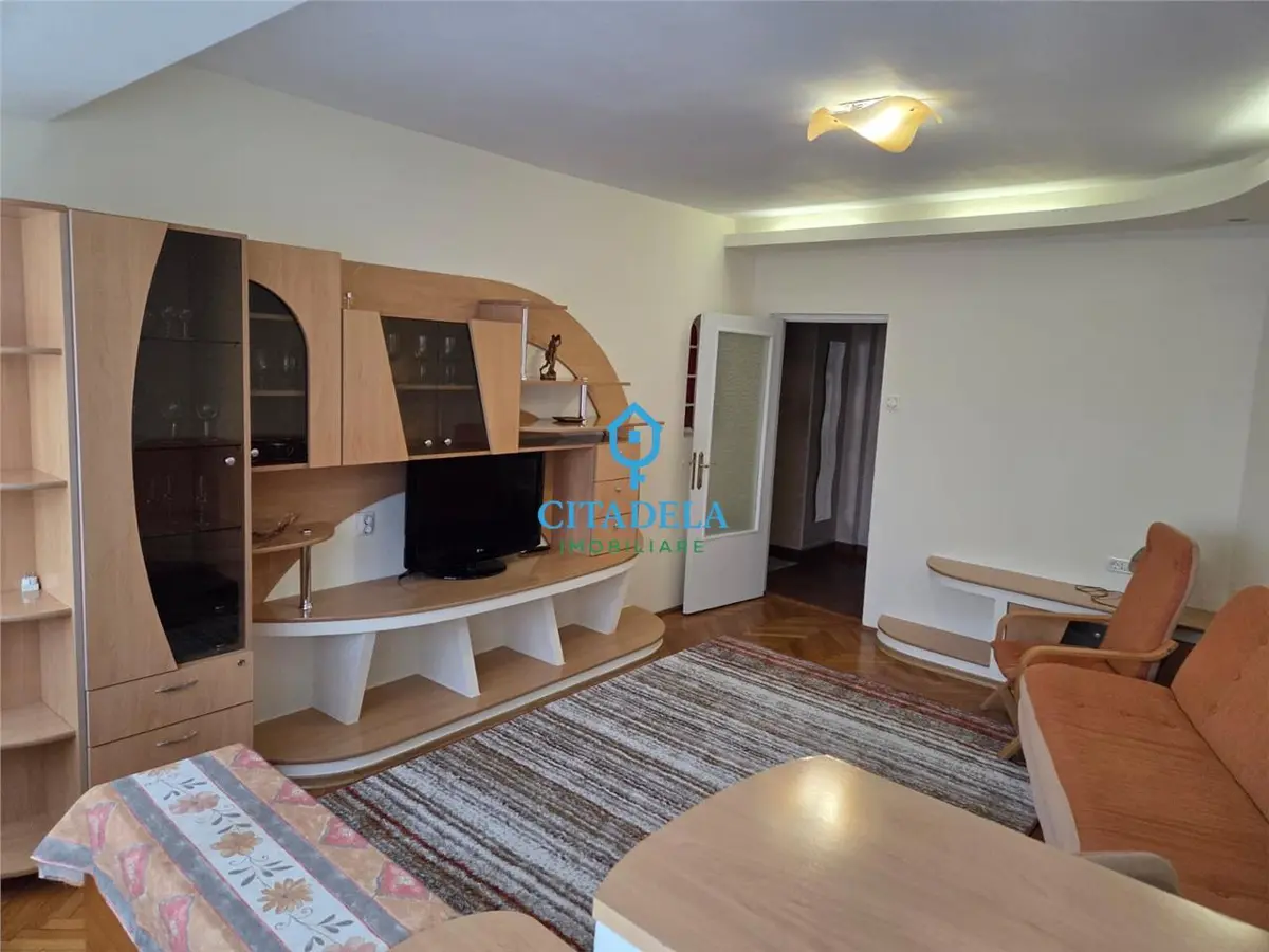 Apartament cu 3 camere de închiriat în Alba Iulia, zona Cetate, fotografia 3