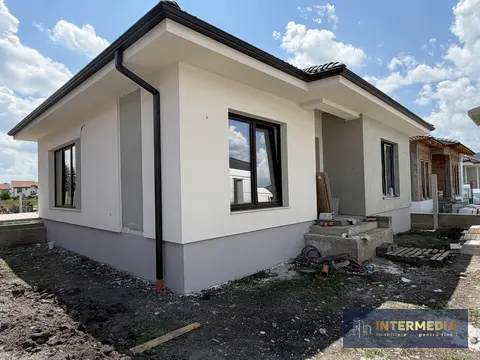 Vanzare Casa Noua 4 camere 2 Bai Terasa S.util 100 mp. Teren 400 mp. Finisata