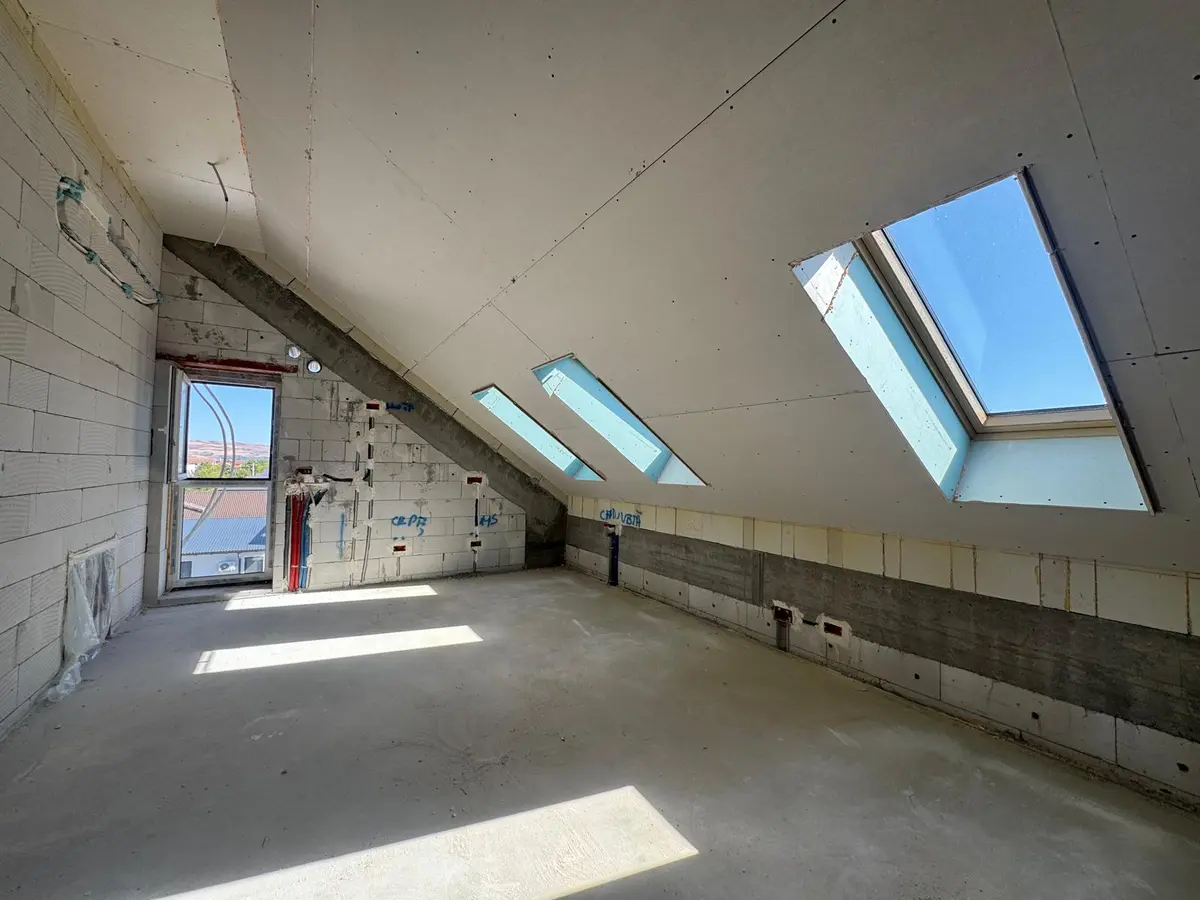 Apartament 2 camere, 50 mp, mansardă, bloc nou 2026, Cetate, fotografia 1
