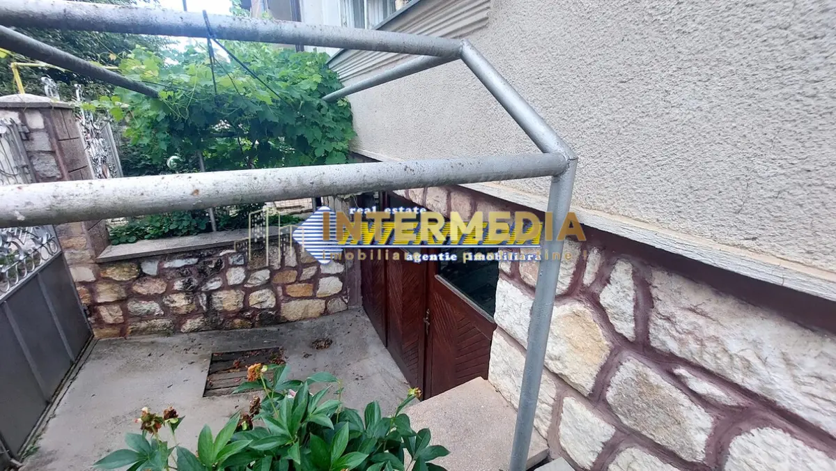 Casa de vanzare cu 5 camere in cartier Cetate Alba Iulia finisata D+P+E, fotografia 2
