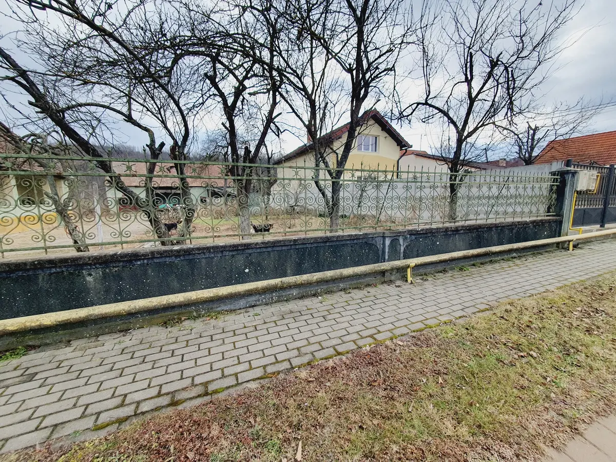 Teren intravilan de 3500 mp cu construcție de 100 mp, deschidere 24 ml, Ciugud, fotografia 1