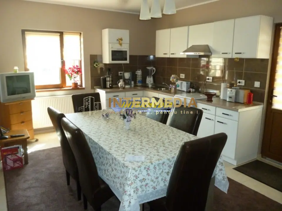 Casa de vanzare, D+ P+ M, zona buna, Cetate Alba Iulia, finisata, 560 mp, fotografia 10