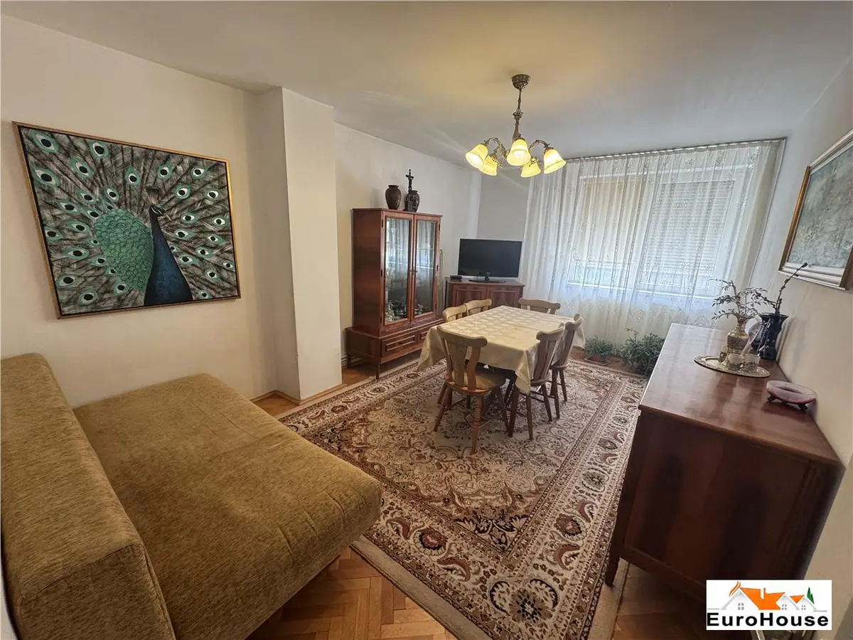Apartament cu 4 camere de vânzare în Alba Iulia, zona Cetate, fotografia 1