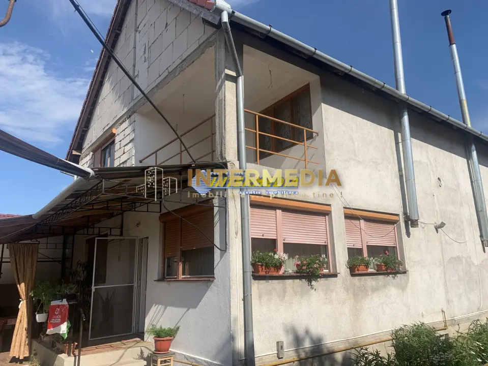 Casa de vanzare 5 camere teren aferent 1410 mp cu toate utilitatile zona Oarda, fotografia 3