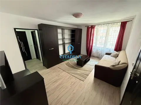 Apartament cu 2 camere de închiriat, zona Centru, în spatele Primăriei