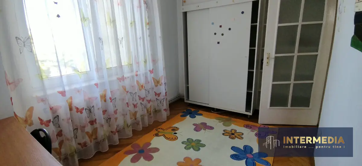 Apartament cu 4 camere, decomandat, în zona centrală din Alba Iulia, mobilat și utilat, fotografia 4