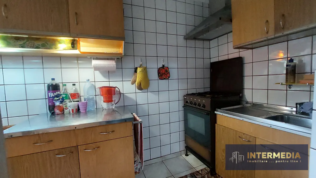 Apartament 3 camere Decomandate 76 mp parter inalt cu 2 Bai Balcon CETATE Piata, fotografia 6
