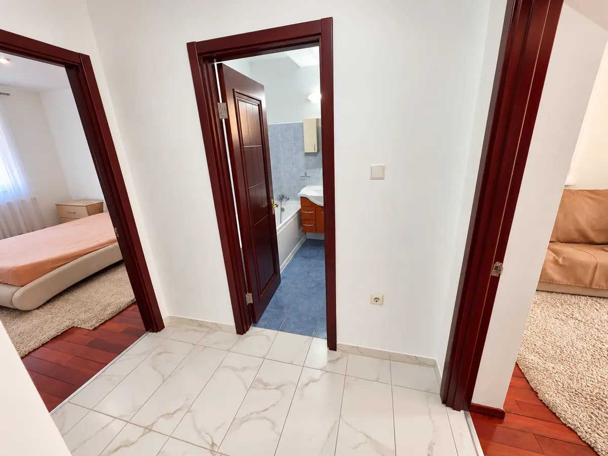 Apartament 2 camere decomandat, 2 balcoane, etaj 1, mobilat, zona Kaufland Cetate, fotografia 5