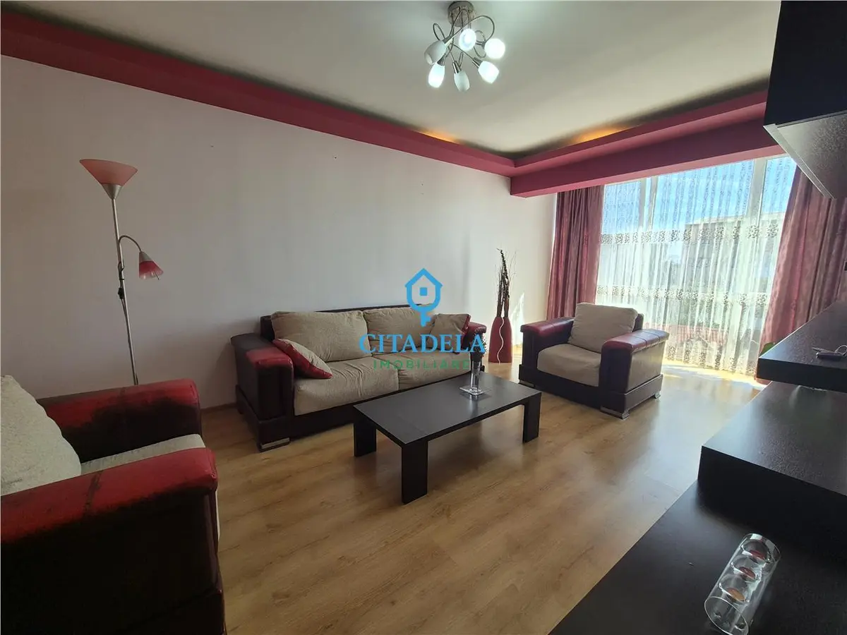 Apartament cu 4 camere decomandat, zona Cetate, etaj 3, fotografia 1
