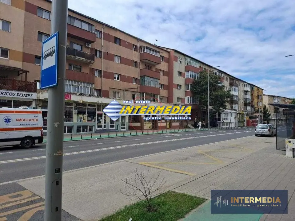 Spatiu comercial 30 mp Alba Iulia Cetate cu vad pietonal intens finisat, fotografia 1