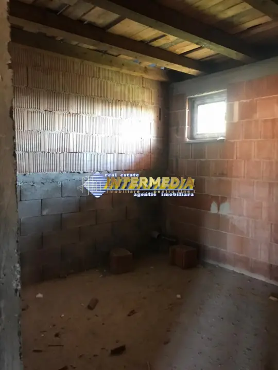 De vanzare Casa P+E+M cu 800 mp. teren, semifinisata, in Paclisa, cu utilitati, fotografia 5