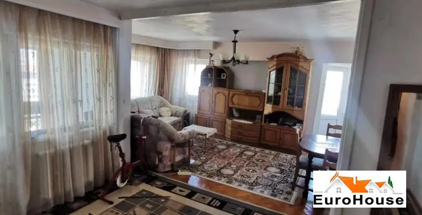 Apartament cu 3 camere de vânzare în Alba Iulia, zona ultracentrală, fotografia 1