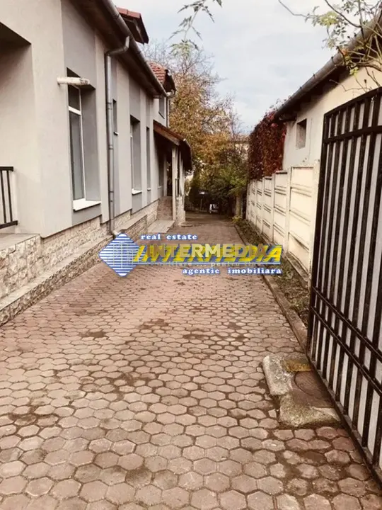 Vanzare Casa 7 Camere Renovata P+M cu 750 mp Teren acces 2 strazi topAlba CENTRU, fotografia 4