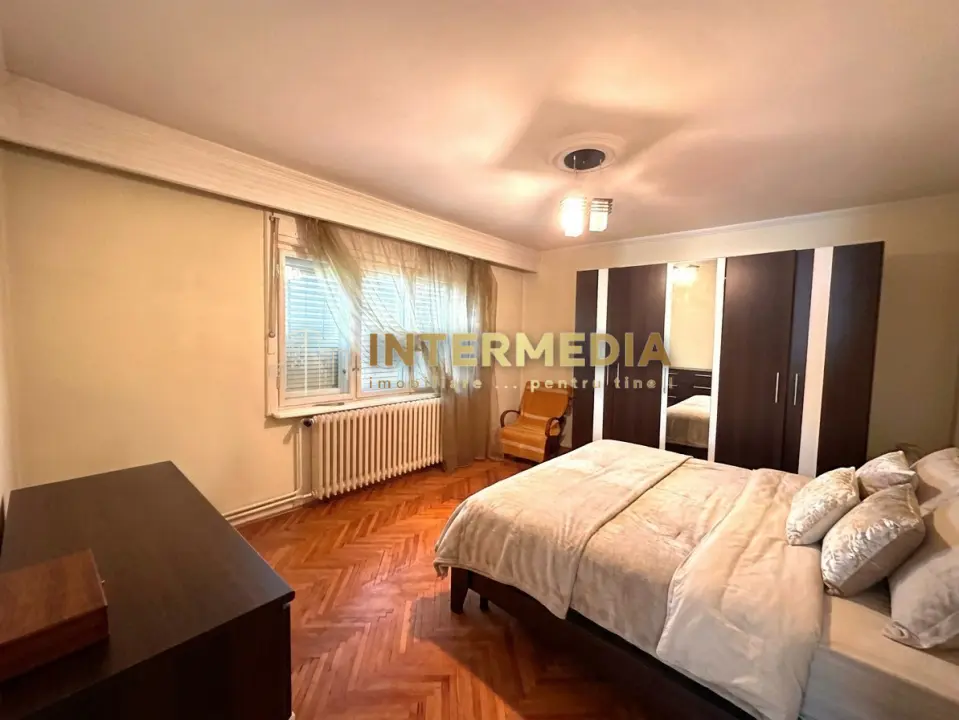 Casa 14 camere Sc=460 mp D+P+1+M cu 426 mp Teren CETATE Lidl Curte Asfalt, fotografia 5