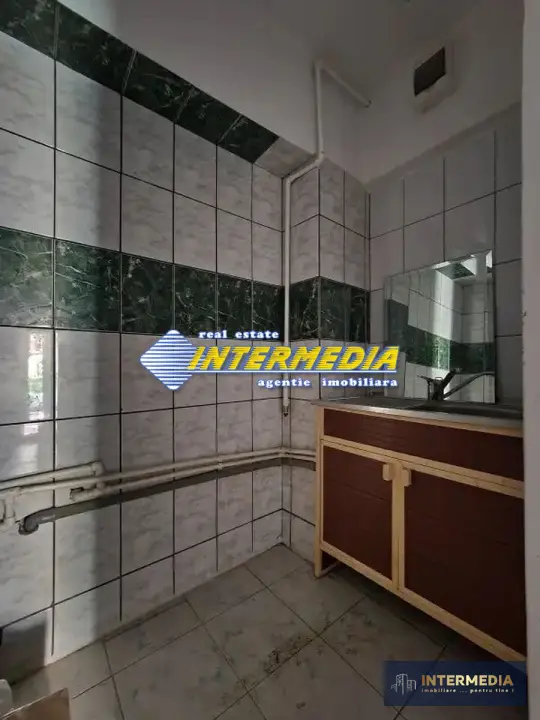 Vanzare Spatiu comercial 140 mp patrati in Cetate Bulevard cu vad foarte bun, fotografia 2