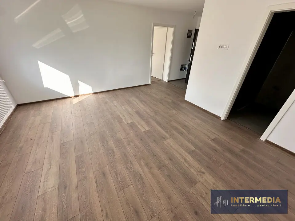 Casă de vânzare, 245 mp utili, teren 446 mp, compartimentată în 5 apartamente, fotografia 3