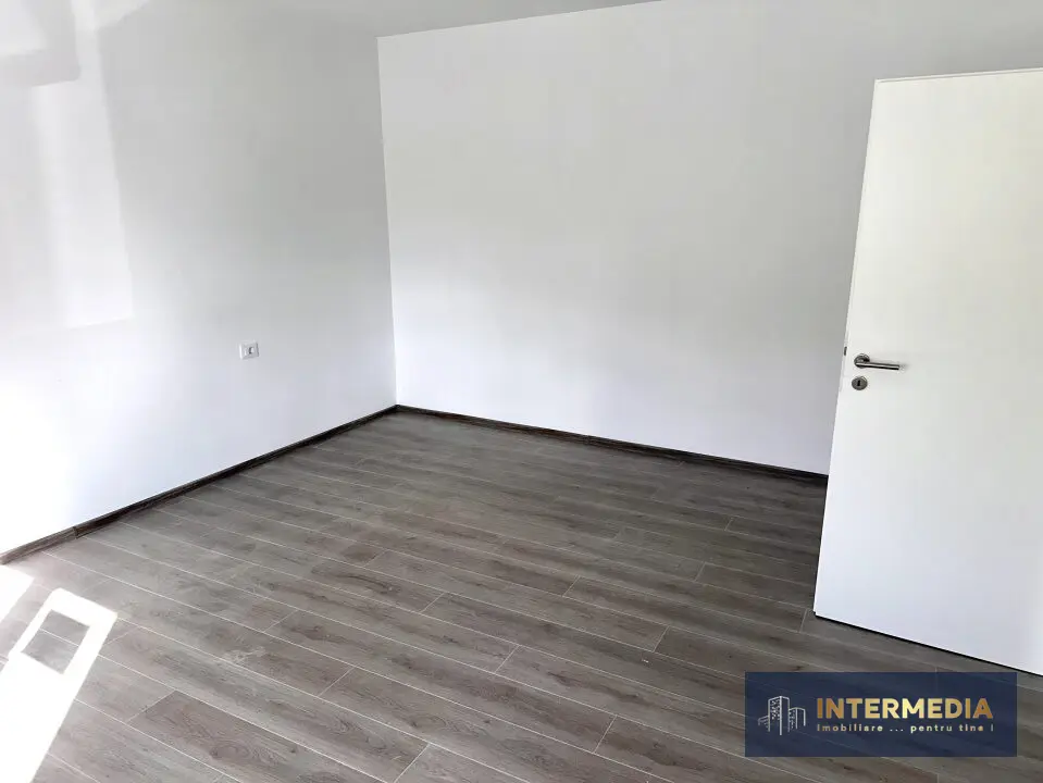 Casă de vânzare, 245 mp utili, teren 446 mp, compartimentată în 5 apartamente, fotografia 15
