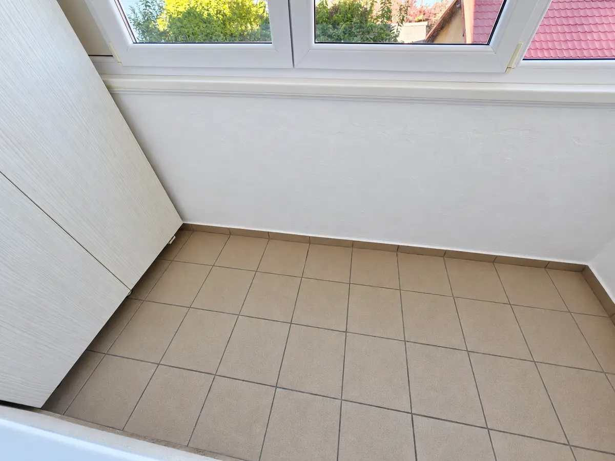 Apartament 2 camere decomandat, 2 balcoane, etaj 1, mobilat, zona Kaufland Cetate, fotografia 2