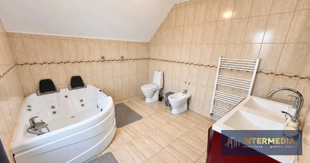 Casă în Alba Iulia, 5 camere, 3 băi, mobilată și utilată, teren 427 mp, fotografia 4