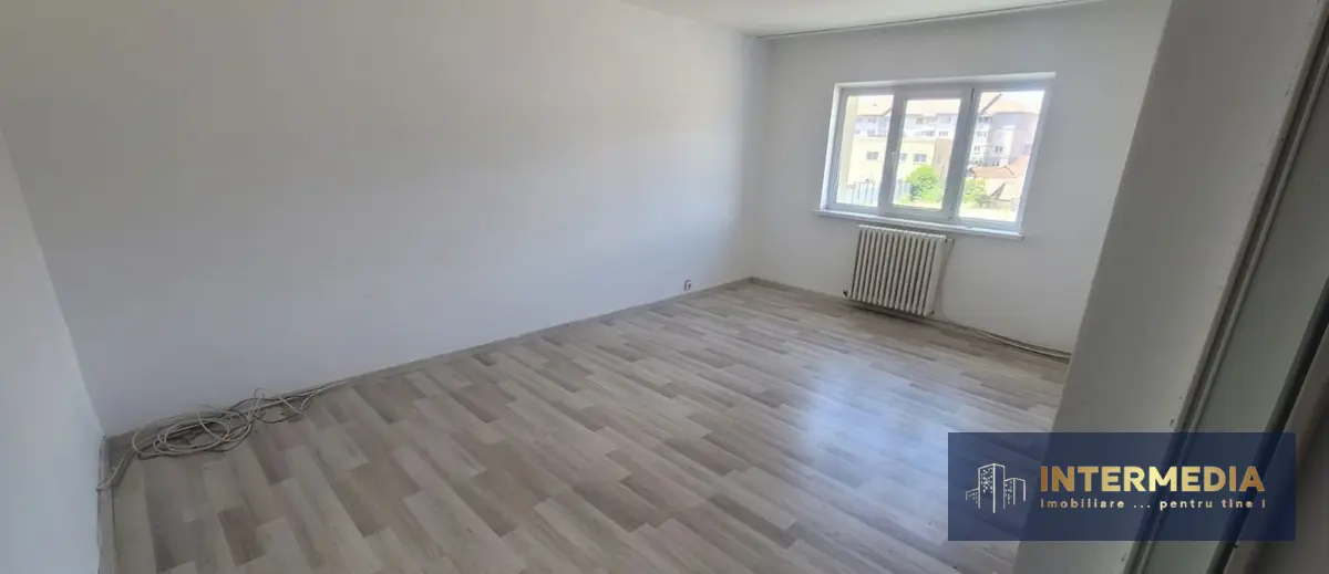 Apartament cu 2 camere de vânzare, decomandat, etaj 2, Alba Iulia, fotografia 1