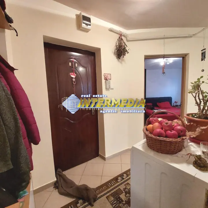 Garsoniera de vanzare in Cetate etaj 1 decomandata, fotografia 1