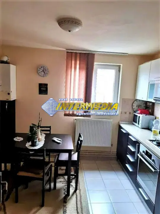 Apartament 3 camere, decomandat, Cetate, balcon, pivnita, zona Mercur, fotografia 6