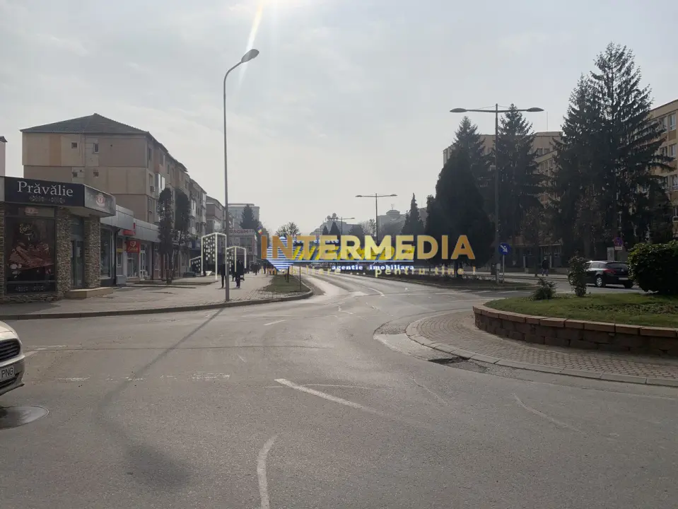 Spatiu comercial 35 mp. de vanzare in Cetate cu vad foarte bun, fotografia 2