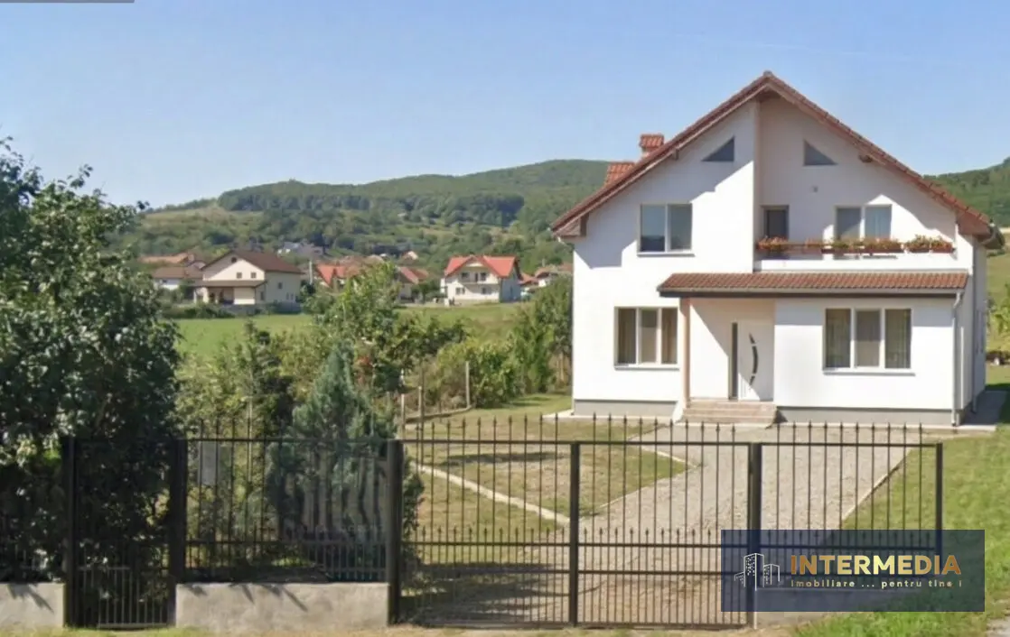 Casă P+1 cu 5 camere în Alba Iulia, zona Cetate, teren 1.350 mp, mobilată și utilată, fotografia 2