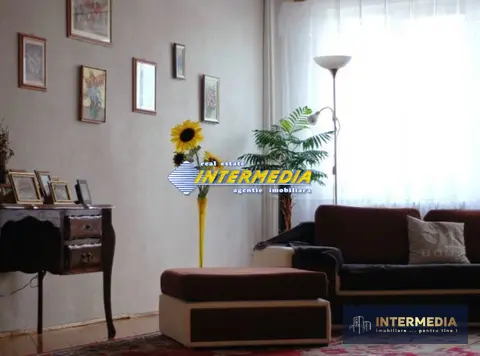 Casa superba de vanzare cu 8 camere in Alba Iulia zona Centrala