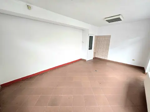 Spațiu comercial de 15 mp, pretabil pentru arhivă, în zona Cetate