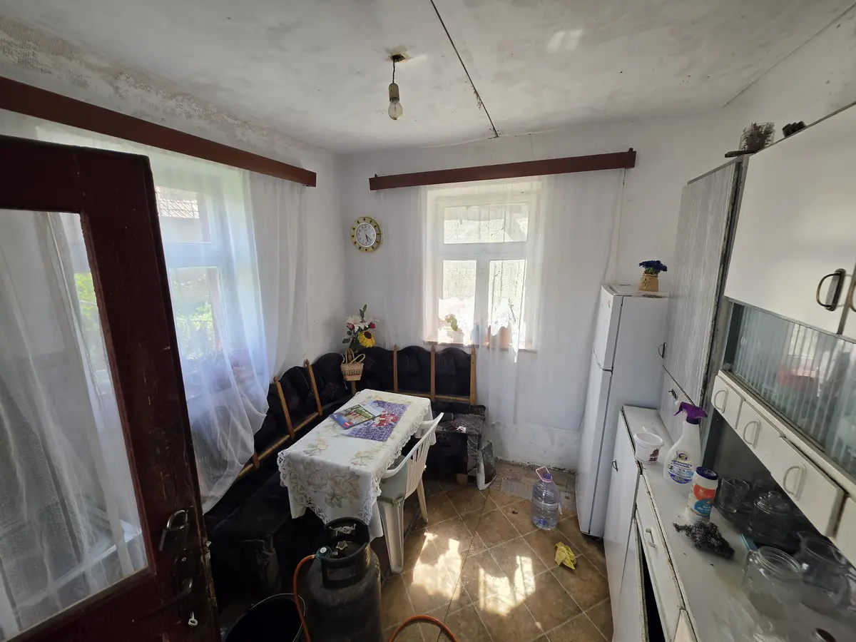 Casă cu 2 camere și bucătărie, teren 1.100 mp, Totoi, fotografia 5