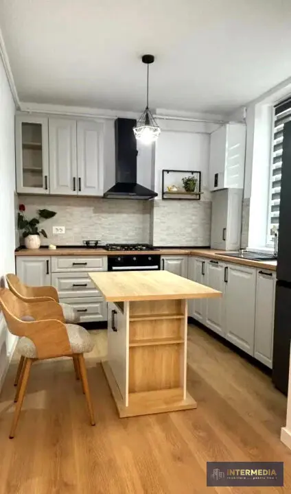 Apartament cu 2 camere de închiriat, prima închiriere, balcon și parcare, Cetate, fotografia 2