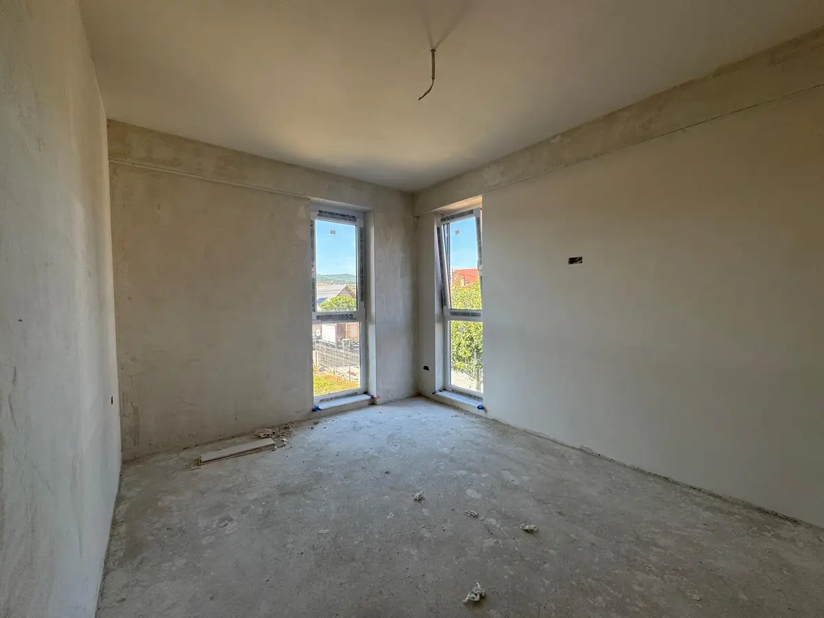 Apartament cu 2 camere, 50 mp utili, etaj 1, bloc nou din 2026, zona Cetate, fotografia 3