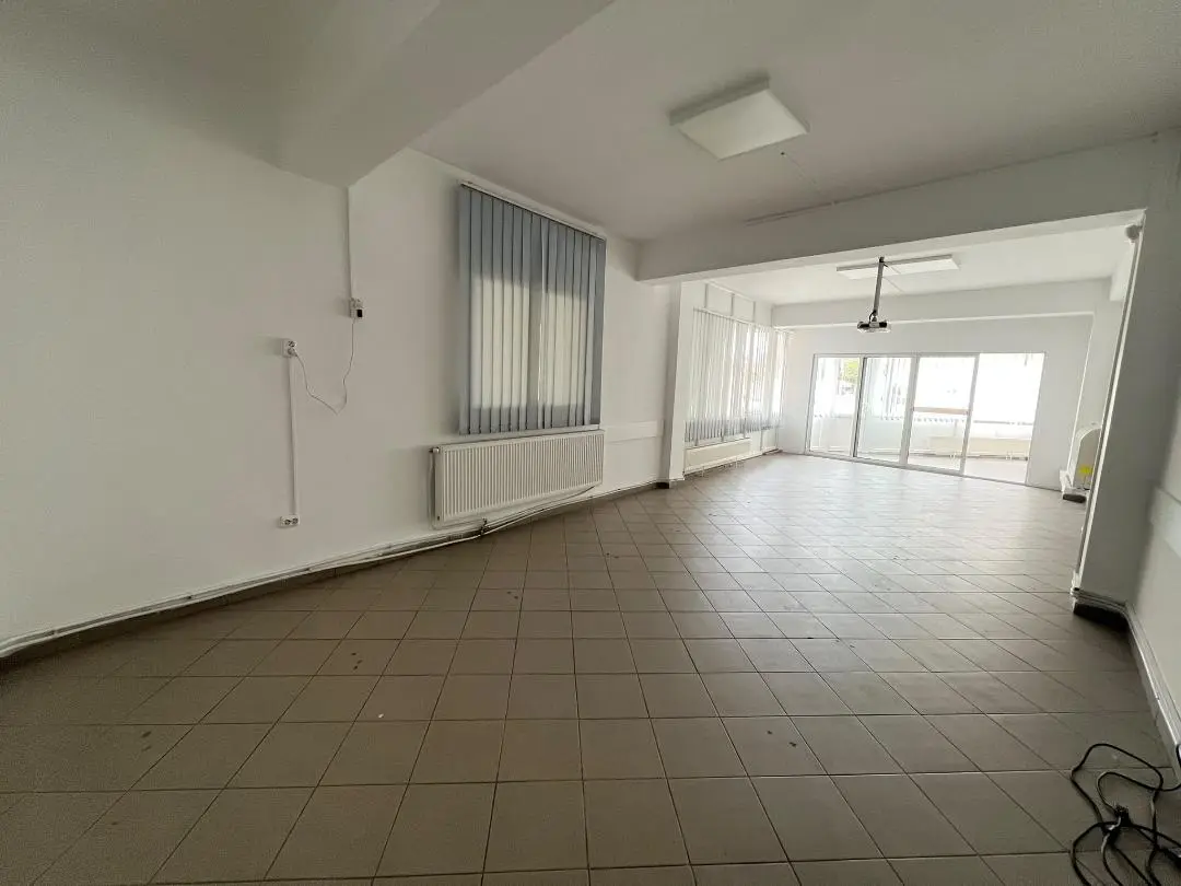 Spațiu comercial de vânzare, zona ultracentrală Mercure Mall, Alba Iulia, fotografia 1