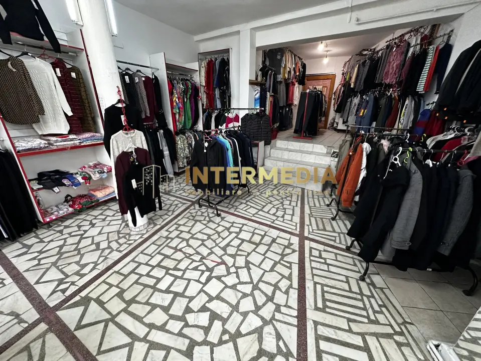 SPATIU COMERCIAL, 110 mp, De vanzare, zona Sub STADION, Cu vad bun, fotografia 2