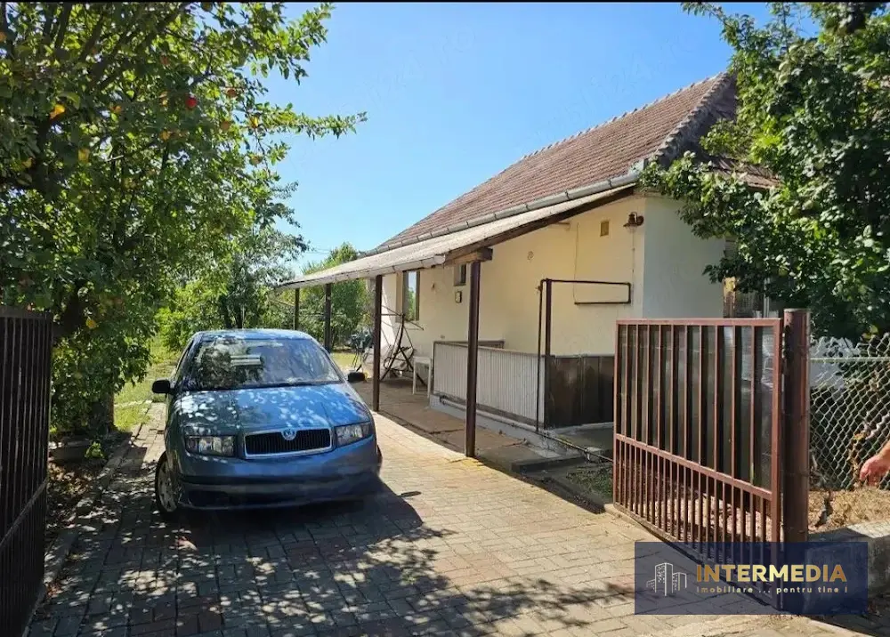 Casă de vânzare în Alba Iulia, zona Cetate, 3 camere, mobilată și utilată, fotografia 1