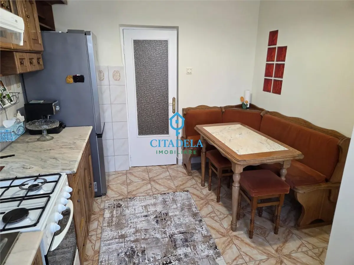 Apartament cu 3 camere de închiriat în Alba Iulia, zona Cetate, fotografia 10