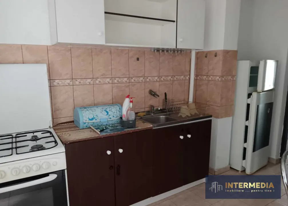 Apartament cu 3 camere decomandat, 2 băi, 2 balcoane, 70 mp, în Cetate, fotografia 2