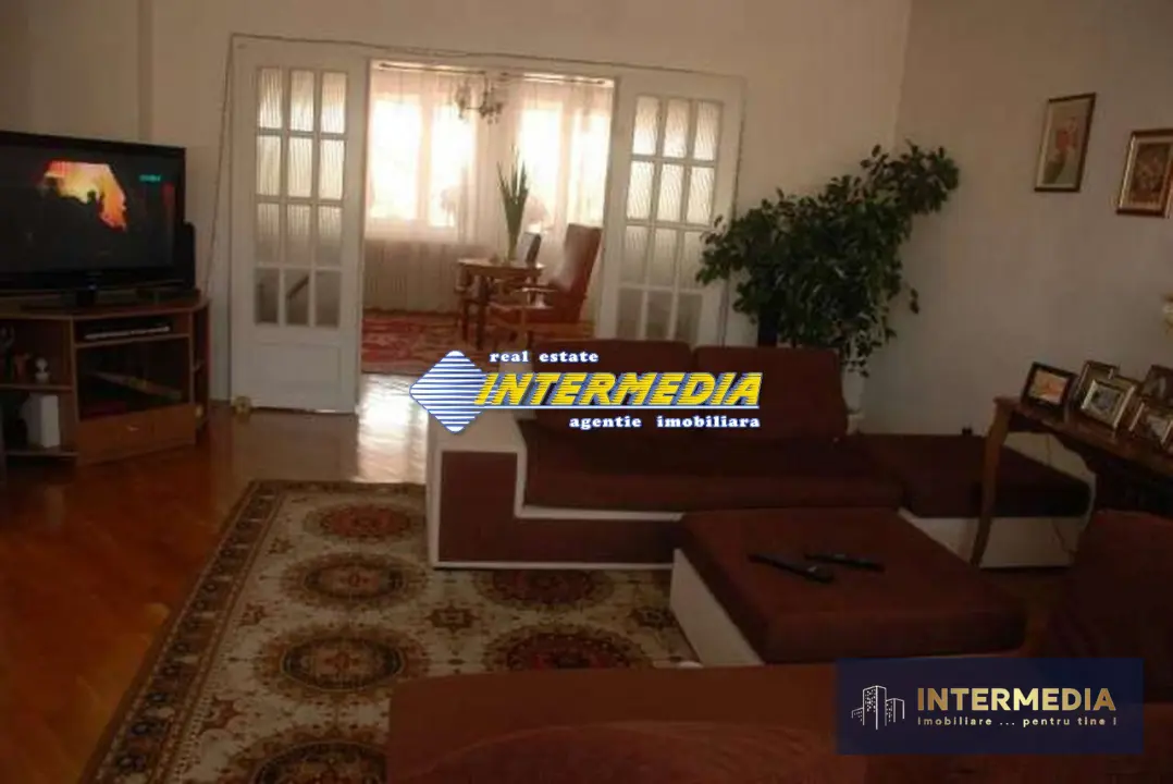 Casa superba de vanzare cu 8 camere in Alba Iulia zona Centrala, fotografia 6