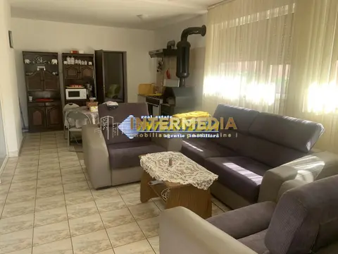 Casa de vanzare 5 camere teren aferent 1410 mp cu toate utilitatile zona Oarda