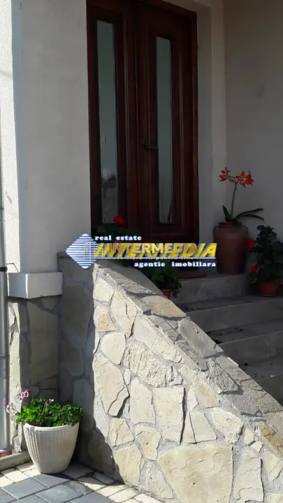 Casa de vanzare renovata complet in Alba Iulia zona Centru 1200 mp Teren